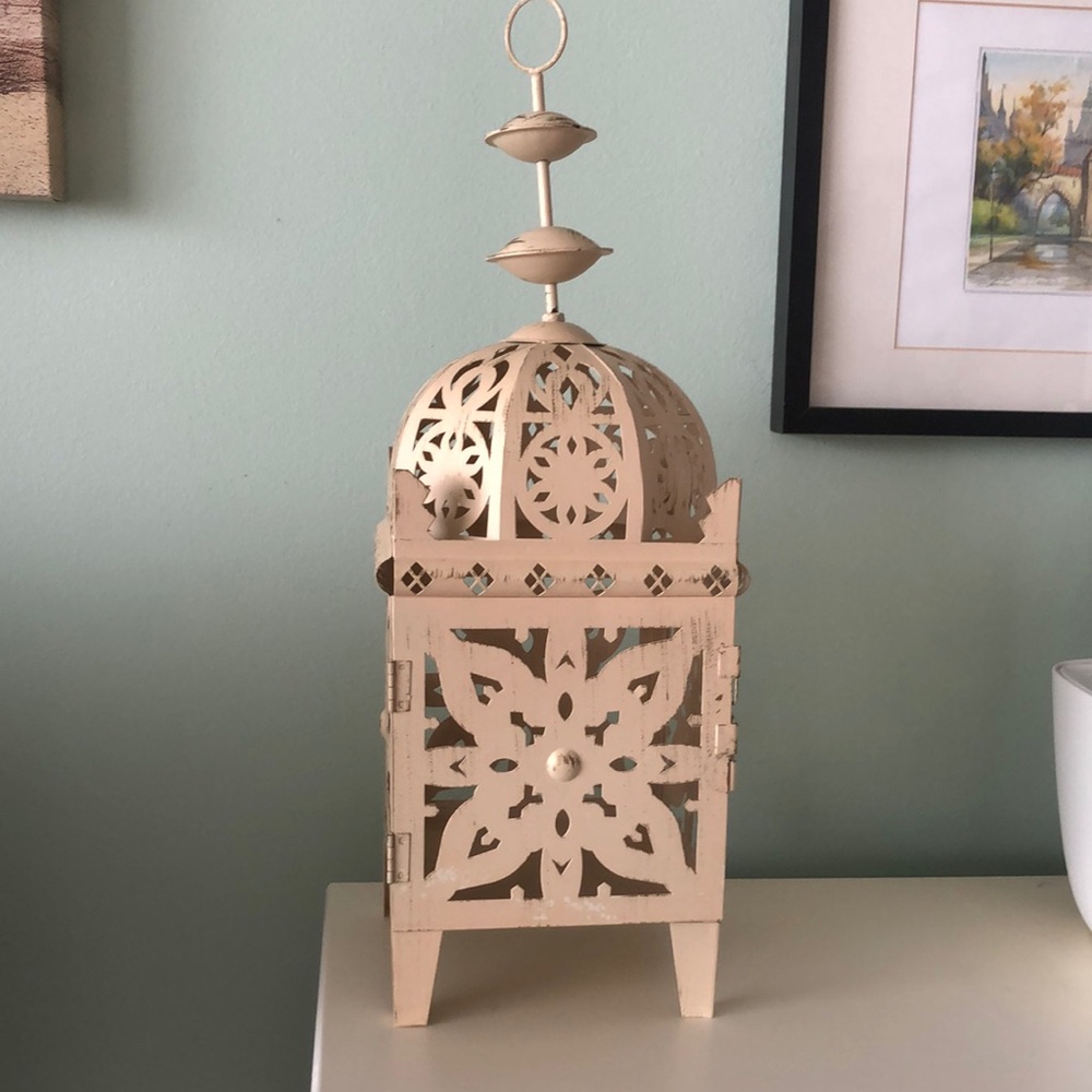 Elegant Cream Lantern